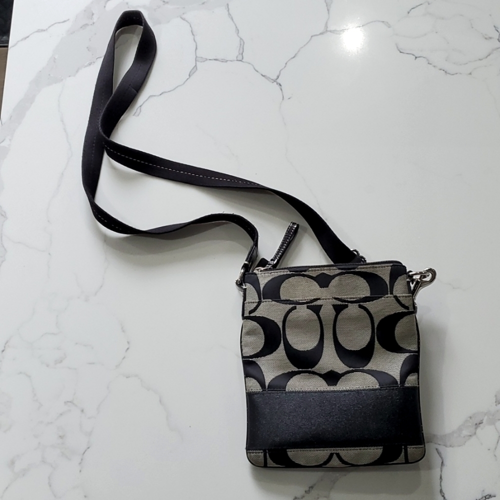 Classic Coach Monogram Messenger bag